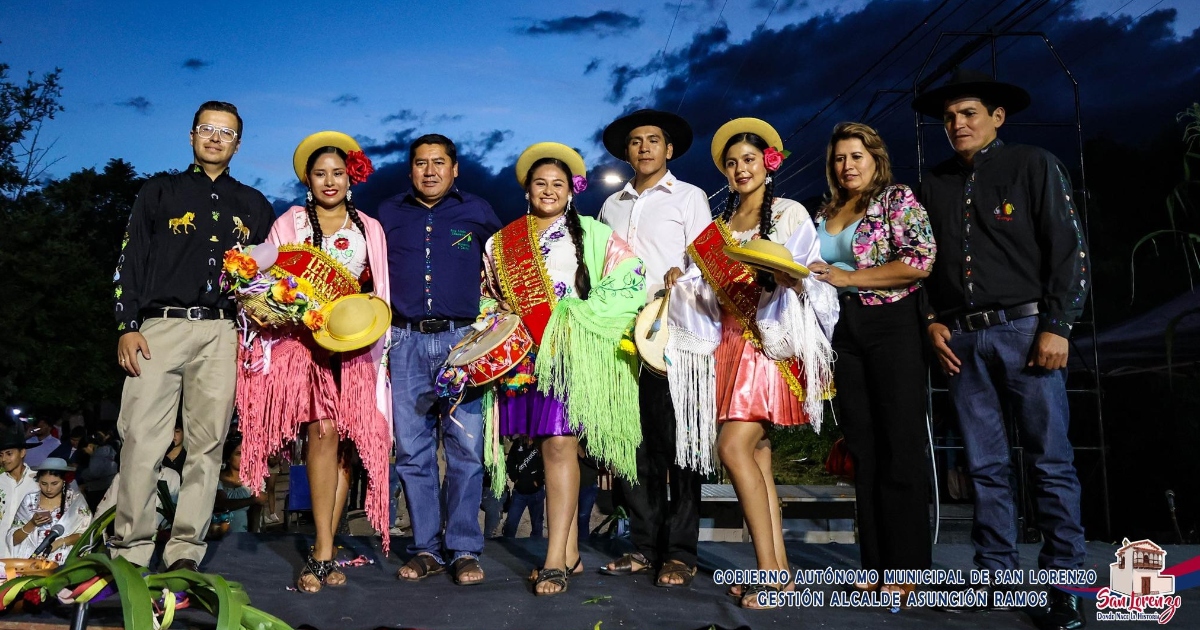 Autoridades y soberanas del Carnaval Mendeño 2025 (Foto: GAMSL)