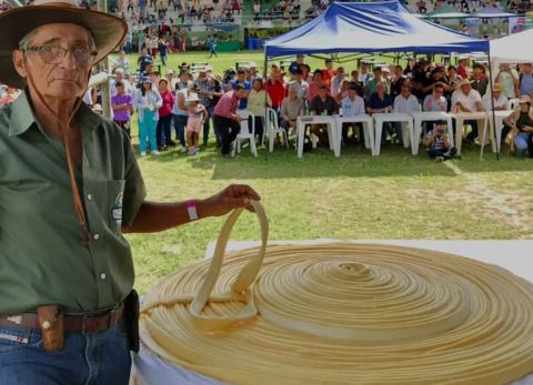 Cuevo luce el queso más largo (Foto GADSC)