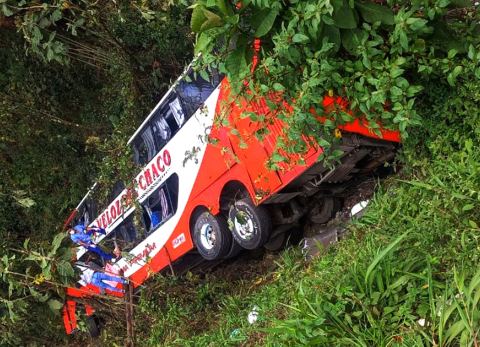 Accidente en vía Cochabamba-Santa Cruz (Foto: Radio tv 13 de Noviembre)