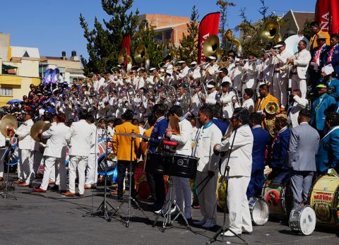 Bandas paceñas en El Alto (Foto: Mediabol)