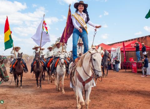 Cabalgata de Comitivas en San Ignacio de Velasco (Foto: Fexposiv) 
