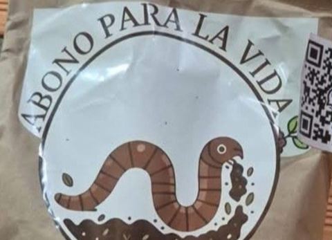 Muestra del abono orgánico (Foto: Fernando Vaca) 