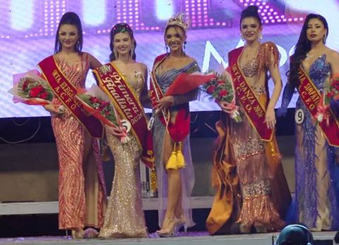 Gabriela Durán y las distinguidas del certamen Carnaval de Oruro (Foto: Mediabol)  