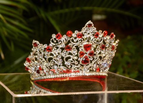 Corona Miss Hispanoamericana 2026 (Foto: Edit IA)