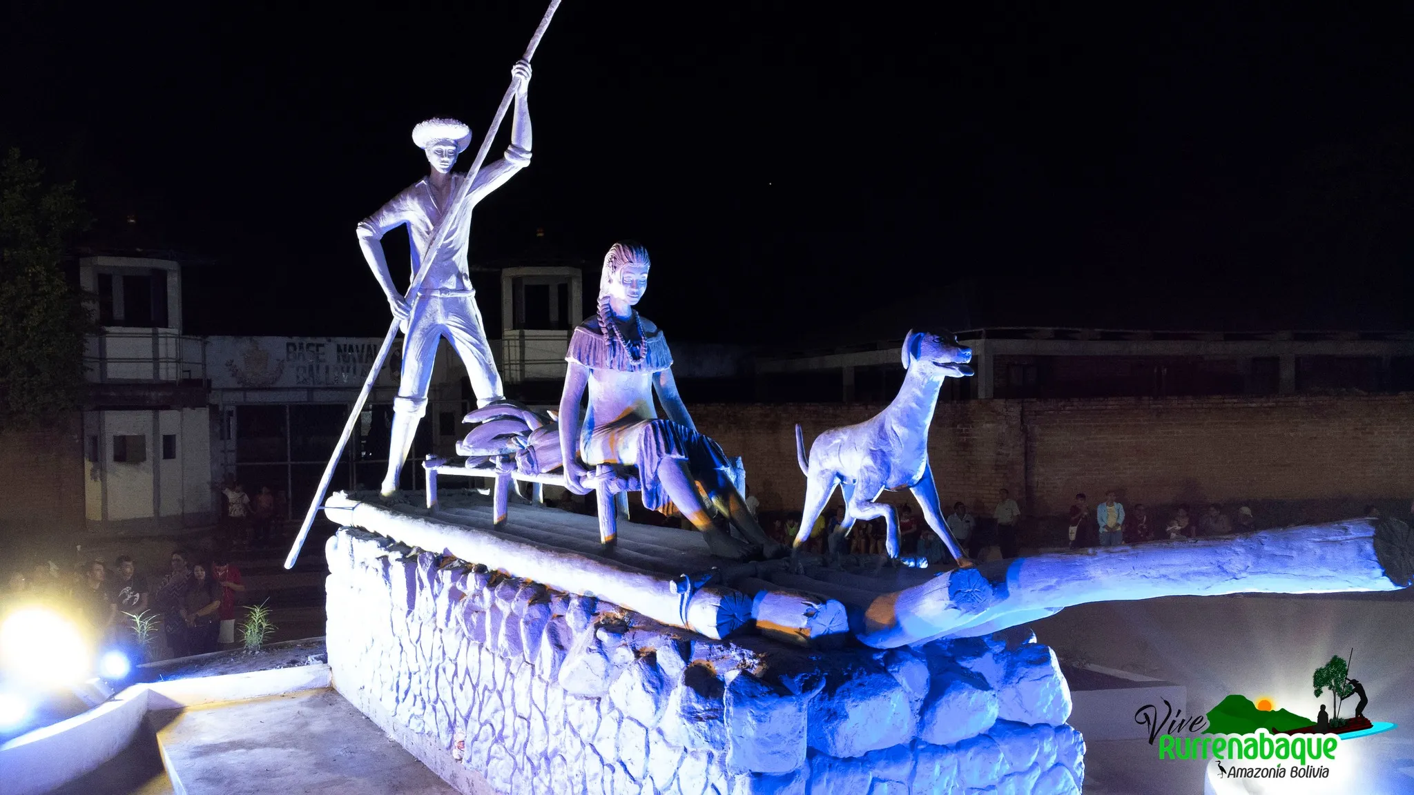 Monumento de El Balsero de Rurrenabaque 