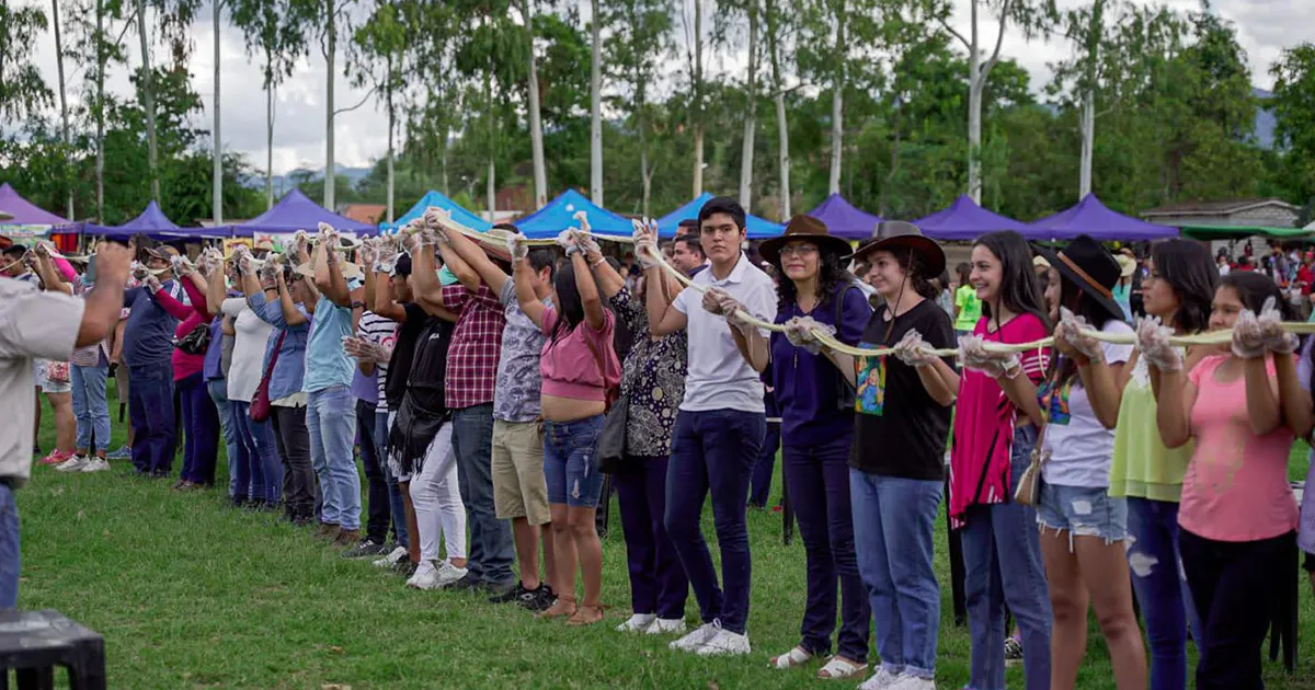 Cuevo expone el queso más largo del país (Foto: Gobernación Santa Cruz)