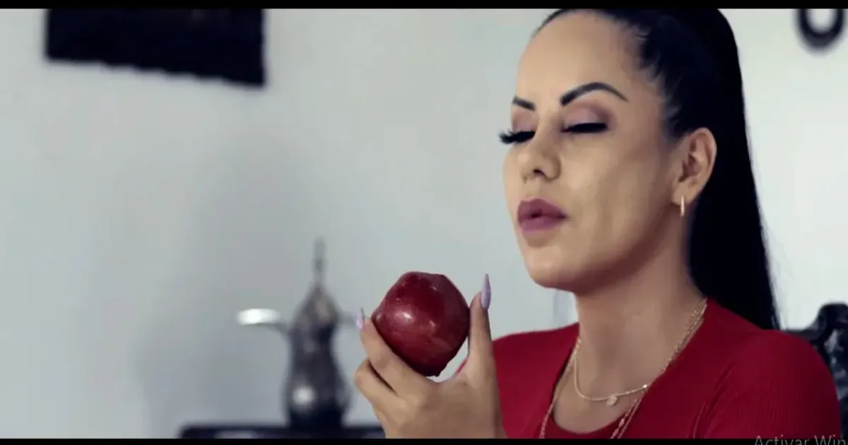 Mayté Flores, escena de Layla (Foto: Captura) 